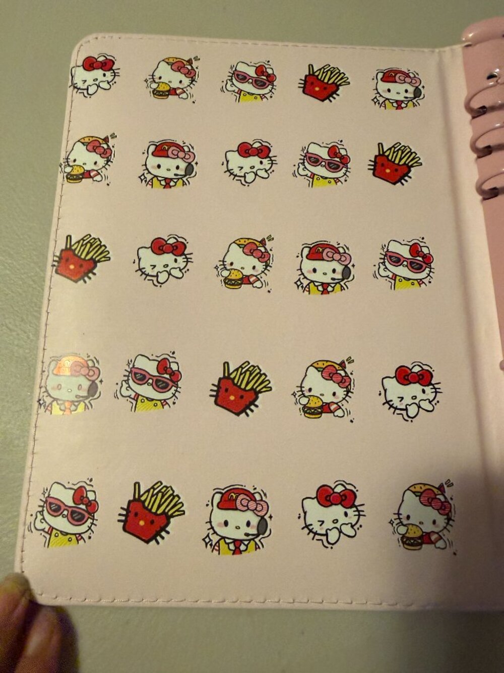 Hello Kitty Card Storage Binder - Picture 4 of 9
